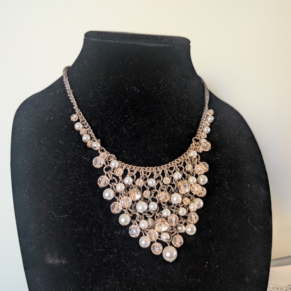 Elegant Pearl and Crystal Necklace - Picture 1 of 10